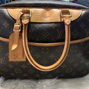 Beautiful vintage LV Deauville